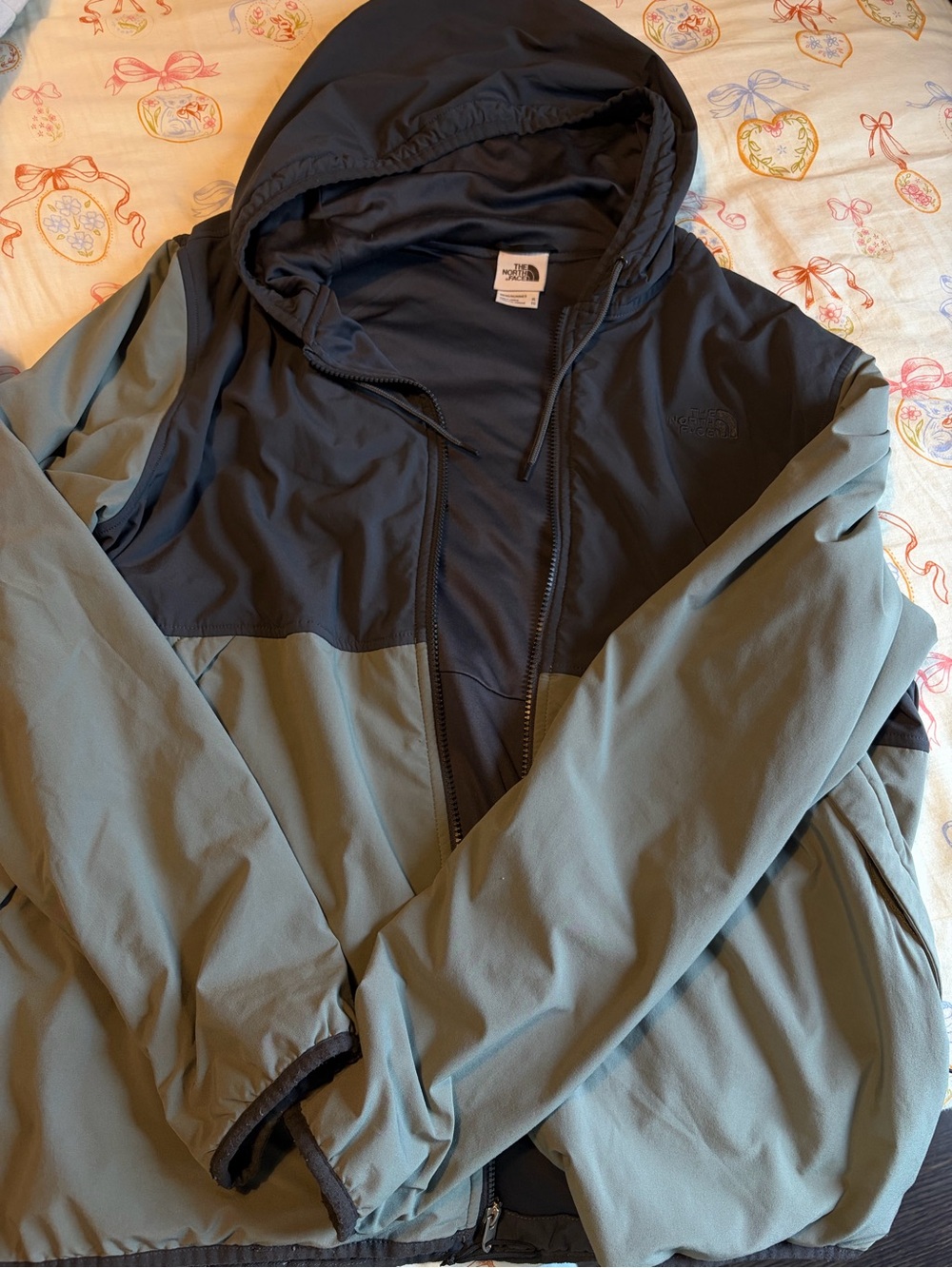 The North Face Men's Two-Tone Hoodie/Windbreaker in Olive Green and Black